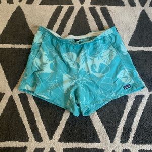 Patagonia womens L baggie shorts